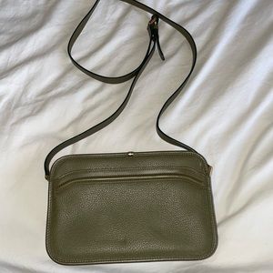 Gucci crossbody bag- like new condition